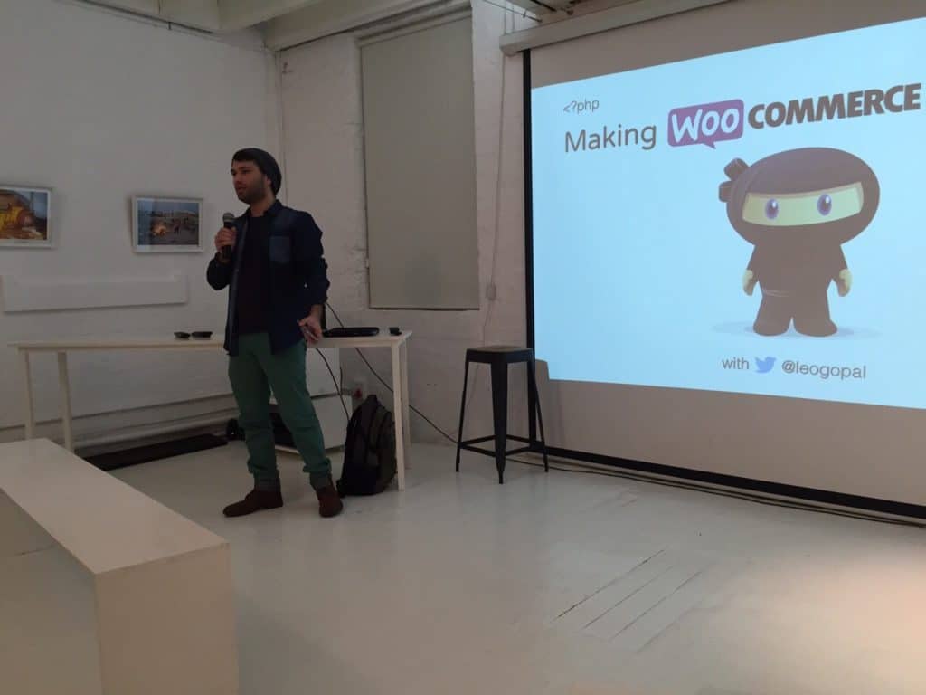 Kicking of the WooCommerce Meetup with my Presentation.